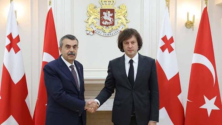 Bakan Tekin, Gürcistan Başbakanı Kobakhidze ile görüştü
