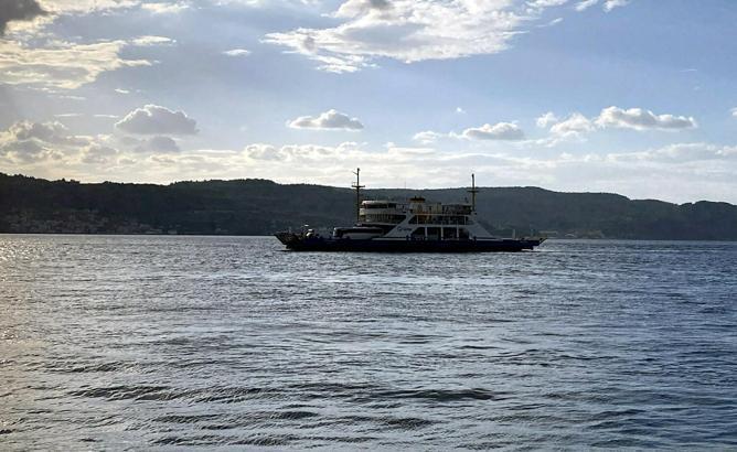 Gökçeada ve Bozcaada feribot seferlerine fırtına engeli