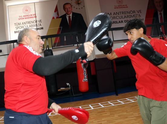 Ağabeyinin tavsiyesiyle kick boksa başlayan Furkan’ın hedefi dünya şampiyonluğu