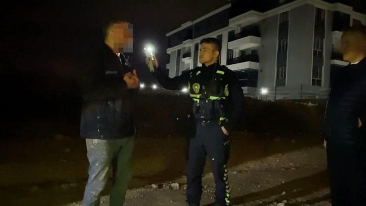 Otomobille polisten kaçan 2 kişinin ‘sürücü ben değilim’ kavgası