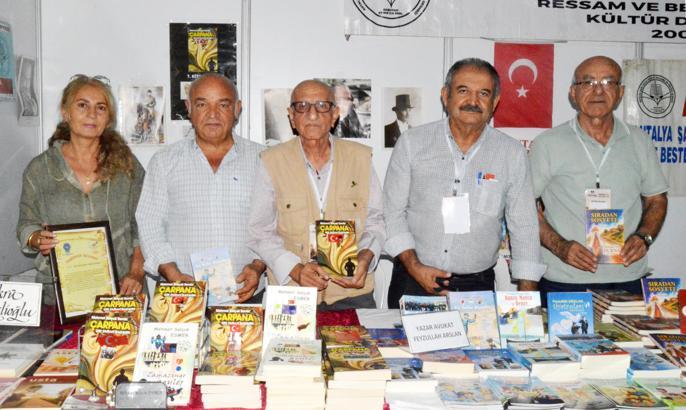 Antalyalı yazar ve şairler, kitap fuarında buluştu
