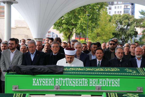 11’inci Cumhurbaşkanı Abdullah Gül, amcasının cenazesine katıldı