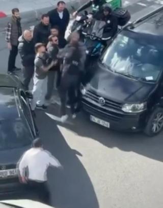 Bayrampaşa'da sürücülerin yol kavgası kamerada