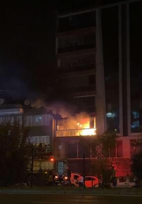 Aydın’da 9 katlı binada yangın: 5 kişi dumandan etkilendi