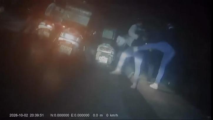 Sarıyer’de ablasıyla ilişkisine karşı çıkan motokuryeyi tekme tokat darbetti; başına kaskla vurdular