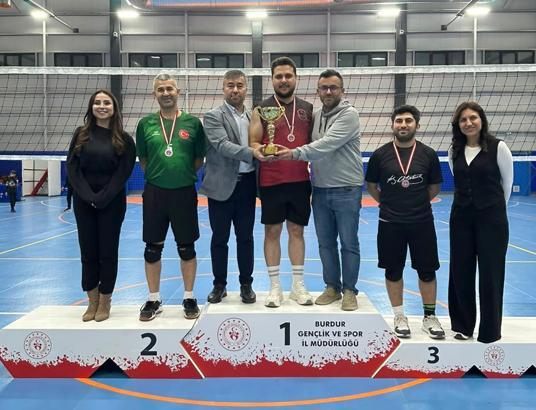 Sağlık çalışanları voleybol turnuvasında mücadele etti