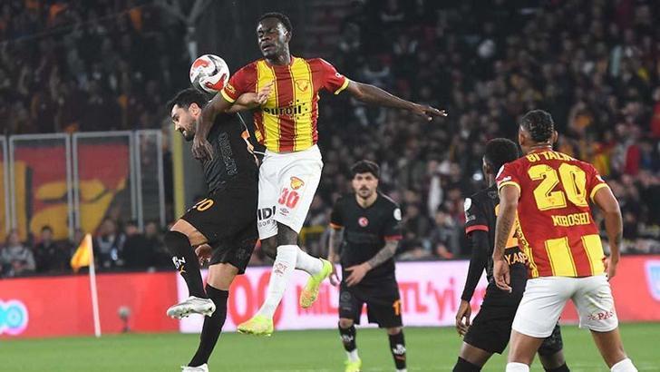 Göztepe Anthony Dennis'i aradı