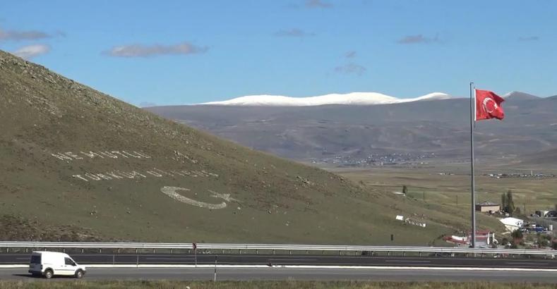 Ardahan'ın yüksek kesimlerine kar yağdı