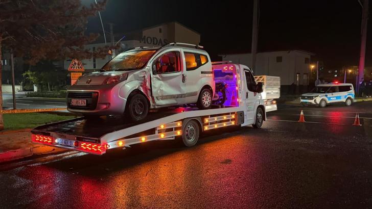 Niğde’de hafif ticari araç ile motosiklet çarpıştı: 2 ölü, 1 yaralı