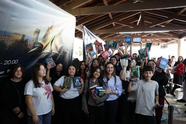 Antalya Kitap Fuarı 3'üncü gününde ziyaretçi akınına uğradı