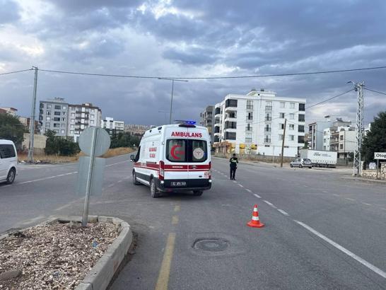Otomobil ile çarpışan motosiklet sürücüsü yaralandı