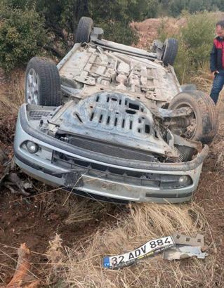 Takla atan otomobilden yara almadan kurtuldu