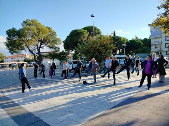 Kula'da 'Mahallemde Hareket Var' etkinliğiyle sağlıklı yaşam için hareket edildi