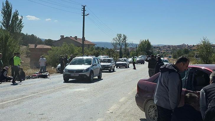 Otomobil ve motosiklet çarpıştı; 1 ölü, 2 yaralı