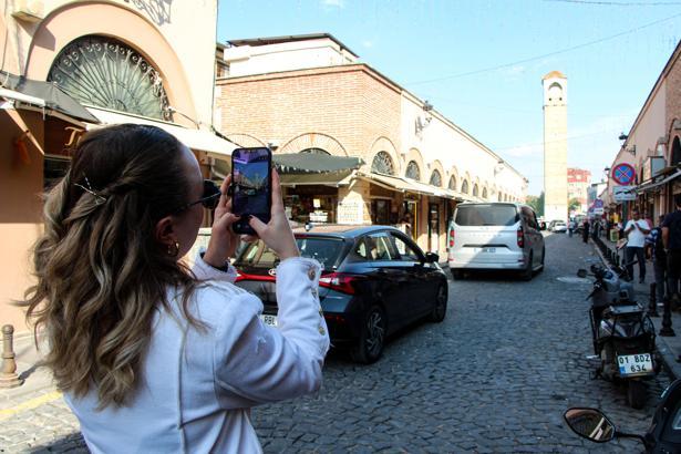 Türkiye'nin en yüksek saat kulesinin yer aldığı cadde trafiğe kapatıldı