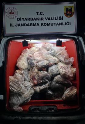 Diyarbakır’da 820 kilo sağlıksız hayvansal yağ ve sakatat ele geçirildi