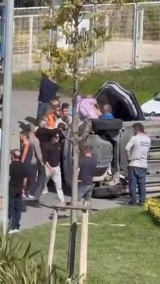 Tuzla'da otomobil ile hafif ticari araç çarpıştı: 2 yaralı
