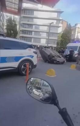 Sarıyer'de dubalara çarpan otomobil takla attı