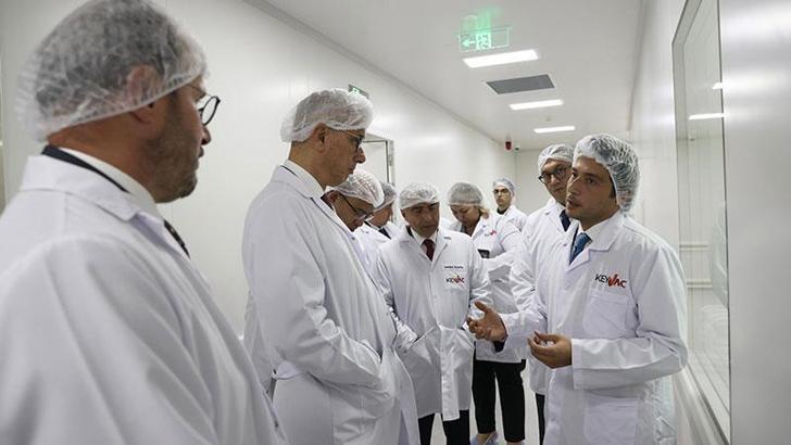 Bakan Memişoğlu, Ankara'da Keyvac Biyolojik Ürünler tesisini ziyaret etti