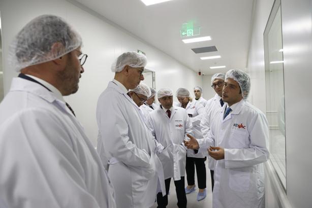 Bakan Memişoğlu, Ankara'da Keyvac Biyolojik Ürünler tesisini ziyaret etti