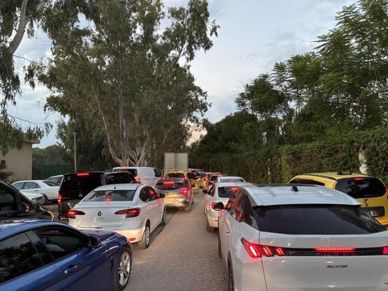 Kundu’da bitmeyen yol, uzay kongresinde trafik çilesine dönüştü