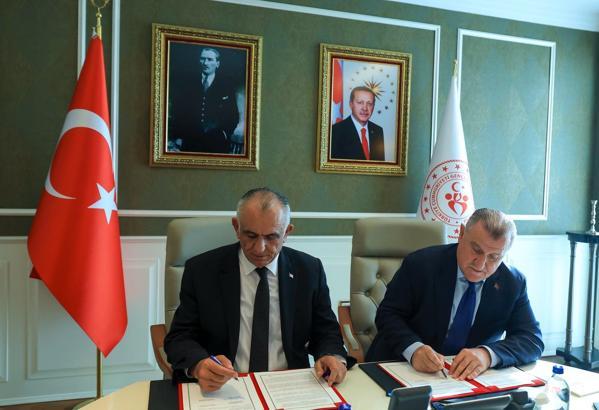 KKTC'de iki yükseköğrenim öğrenci yurdu yapılacak