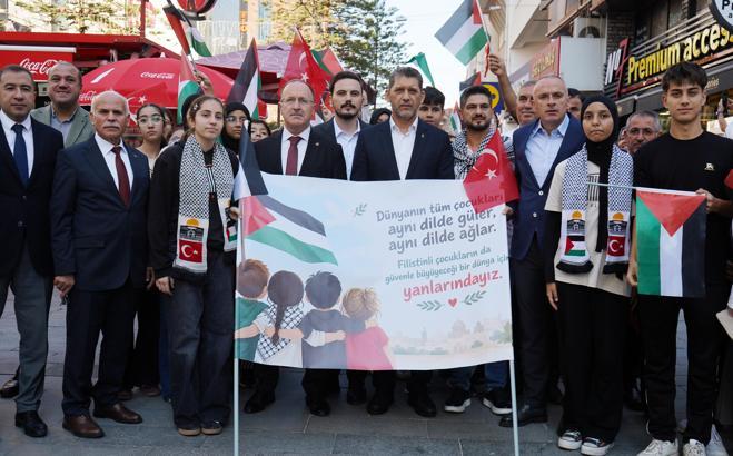 Gazze için Antalya’da sessiz yürüyüş; binlerce öğrenci tek yürek oldu