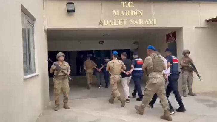 Kendilerini ‘başsavcı’ olarak tanıtıp dolandırıcılık yapan 8 şüpheli tutuklandı