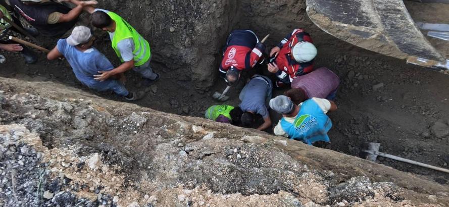 Hatay'da göçük altında kalan işçi kurtarıldı