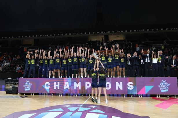 Şampiyon Fenerbahçe Tarfin, kupasını aldı