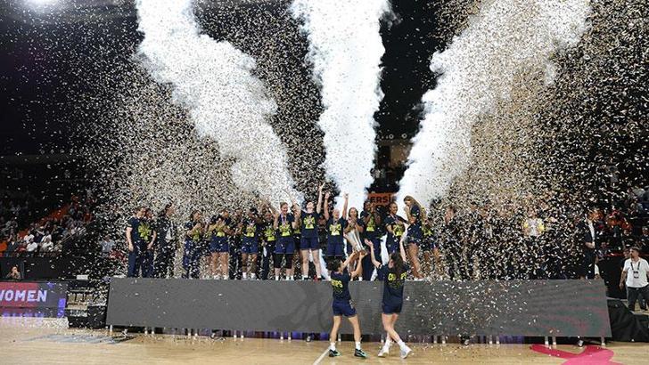 Şampiyon Fenerbahçe Tarfin, kupasını aldı