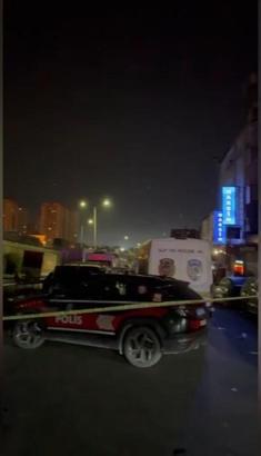 Küçükçekmece’de müzikholde silahlı çatışma: 1’i polis 2 kişi hayatını kaybetti