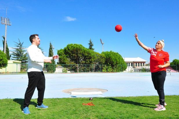 Dünya şampiyonasına, 20 yıl sonra spora döndürdüğü eşiyle hazırlanıyor