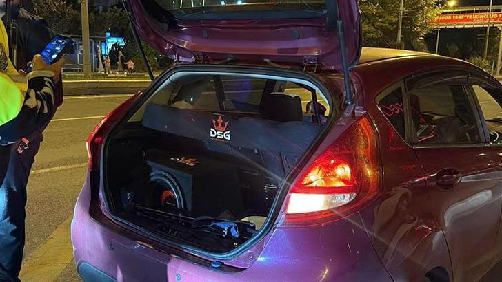 Otomobilinde yüksek ses sistemi bulunan sürücüye 24 bin lira ceza