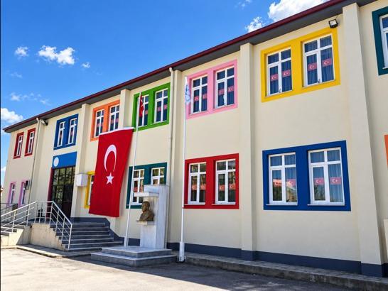 Temizlik malzemeleri karıştırılınca gaz açığa çıktı; 14 öğrenci hastanelik oldu