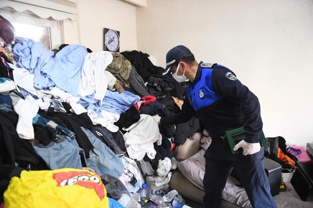 Kötü koku yayılan evden 20 kamyon çöp çıktı