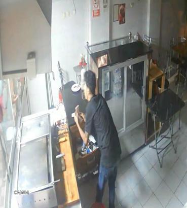 Manisa'da restoranda hırsızlık kamerada