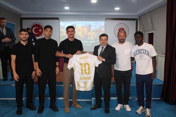 Kayserisporlu futbolculardan Çocuk ve Gençlik Kapalı Ceza İnfaz Kurumu'na ziyaret