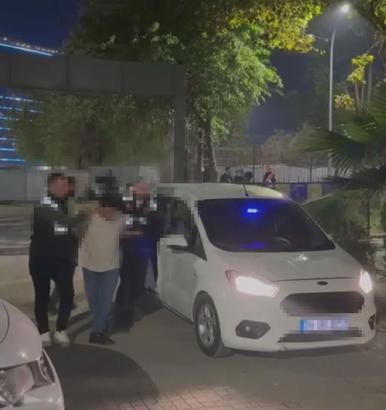 Kadıköy’de silahla havaya ateş açan kişi polis ekipleri tarafından yakalandı