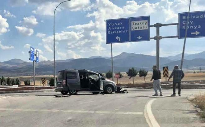 Otomobille hafif ticari araç çarpıştı: 1 ölü