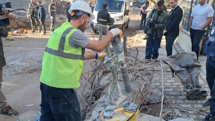 Maltepe'de 3 katı çöken binadan incelenmek üzere örnekler alındı