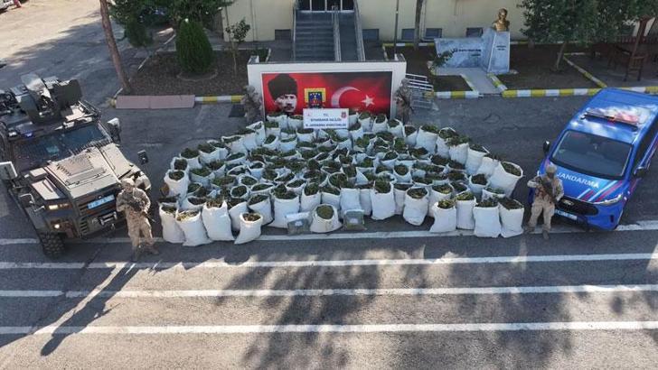 Diyarbakır'da 2,2 ton esrar ele geçirildi: 3 tutuklama