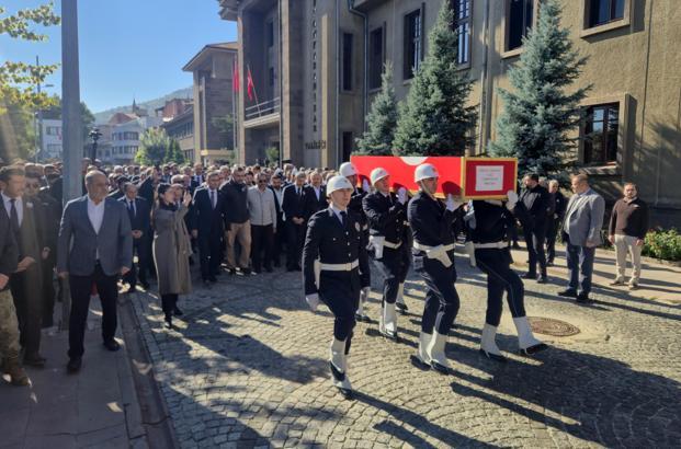 Silahla vurulmuş halde bulunan vali yardımcısının cenazesi memleketine uğurlandı