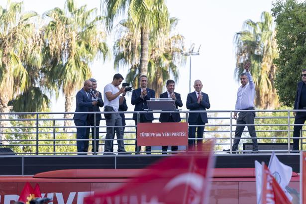 Özgür Özel, Vahap Seçer’i cezaevinde ziyaret etti (3)