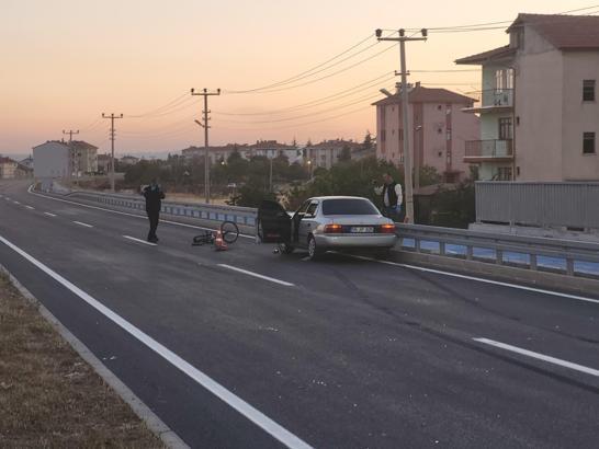 Otomobil, bisikletli çocuğa çarptı: 2 yaralı