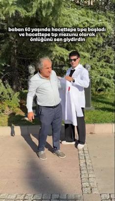 60 yaşındaki tıp öğrencisine önlüğünü oğlu giydirdi