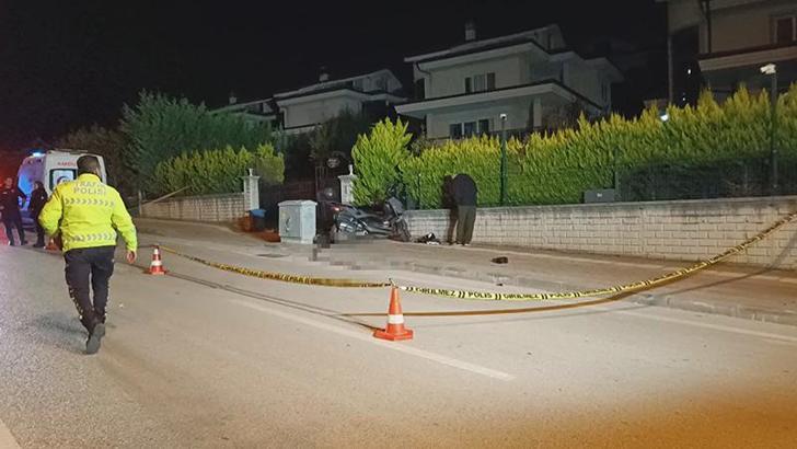 Bursa'da motosiklet kaldırıma ve elektrik panosuna çarptı: 1 ölü