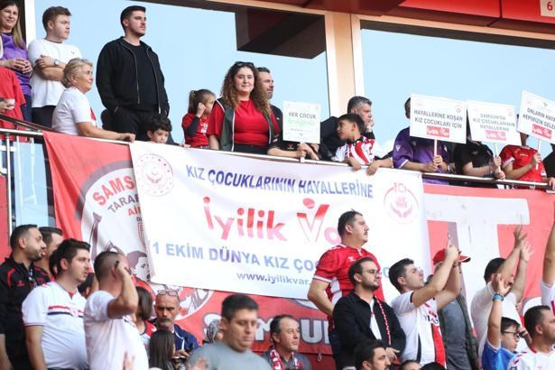 Samsun’da kız çocukları maçı locadan izledi