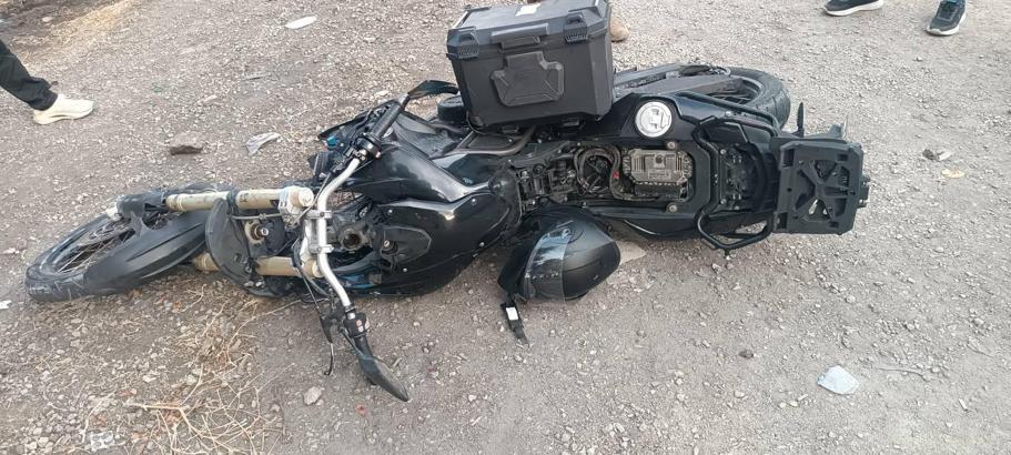 Hafif ticari araç ile çarpışan motosiklet sürücüsü öldü