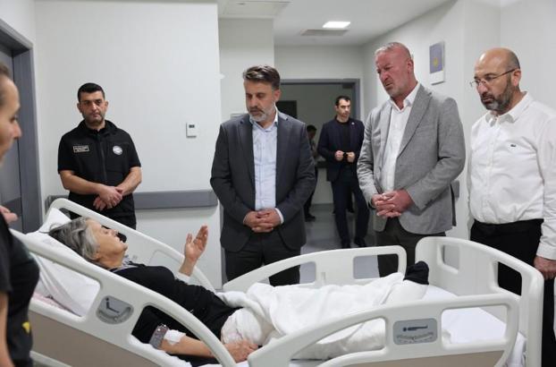 Başkan Vekili Biba, otobüs kazasında yaralananları ziyaret etti